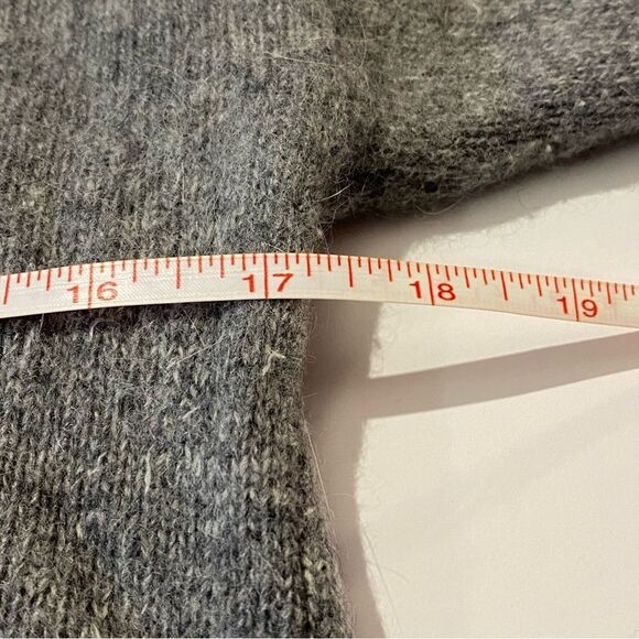 Vintage Hasting's & Smith Lambs Wool/Angora Gray Pearled Sweater Women's Size S - Picture 8 of 16